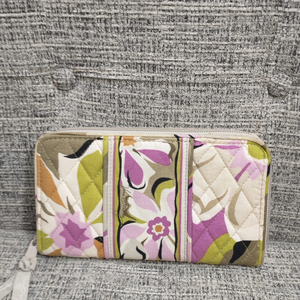 Vera Bradley Wallet  100% Cotton multi color Excellent Condition